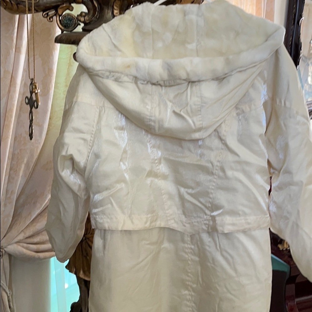 Beautiful coat - Picture 4 of 6